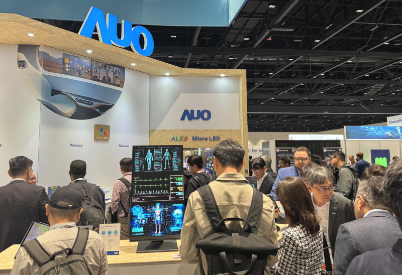 Aligned with sustainable practices, AUO’s eco-friendly booth design embraces the principles of circular economy and implements the 3R (Reuse, Reduce, Recycle) strategy, earning the 